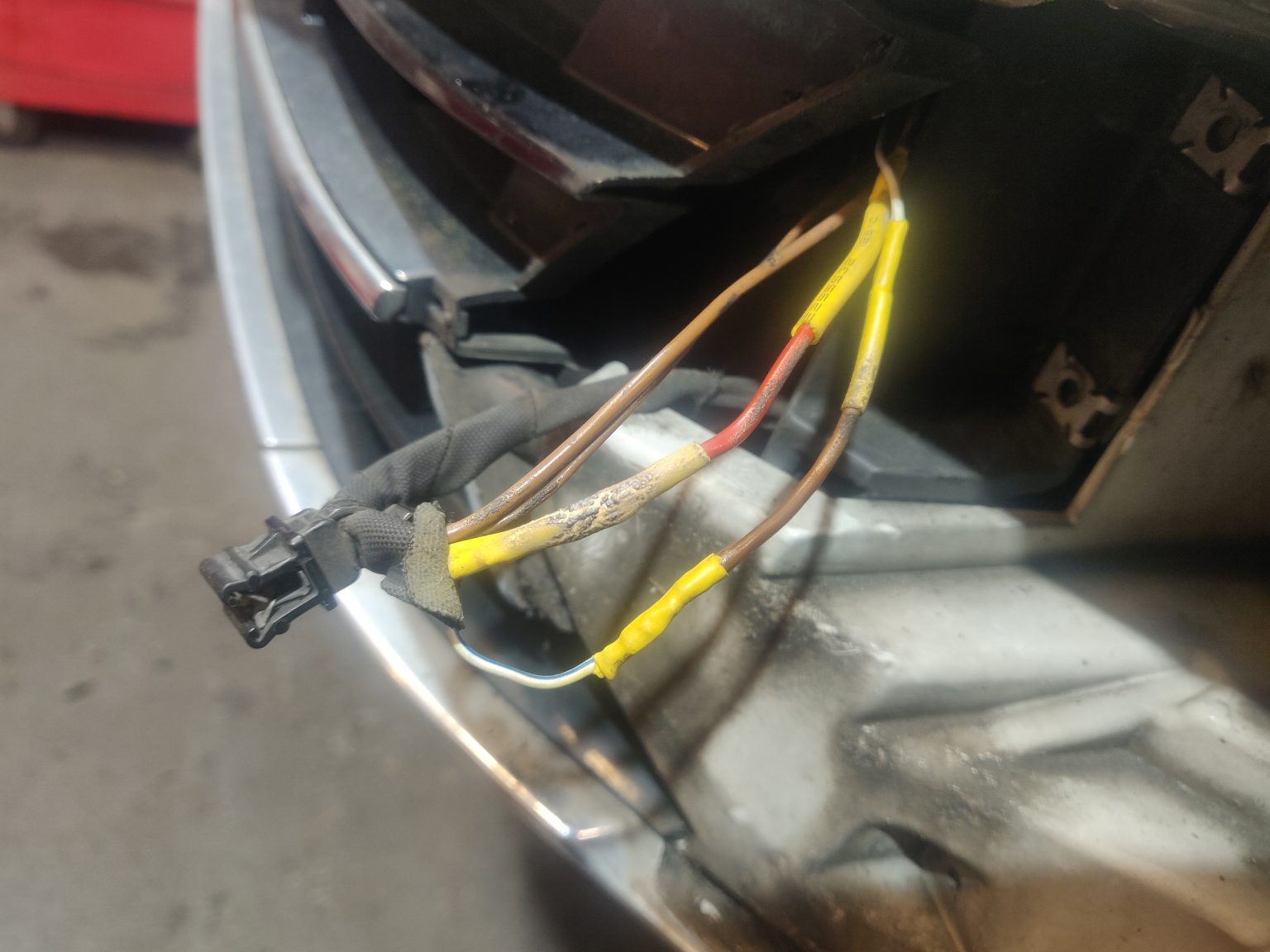 View of the wires soldered and insulated with shrink wrap